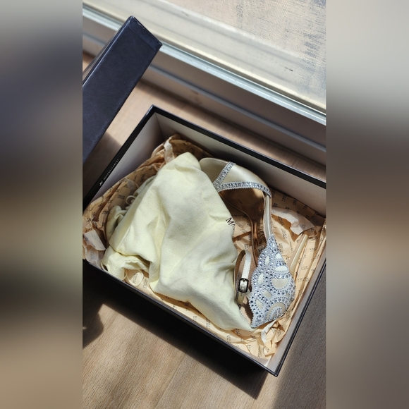 Badgley Mischka Ivory Shoes with crystal beads! - Picture 8 of 11